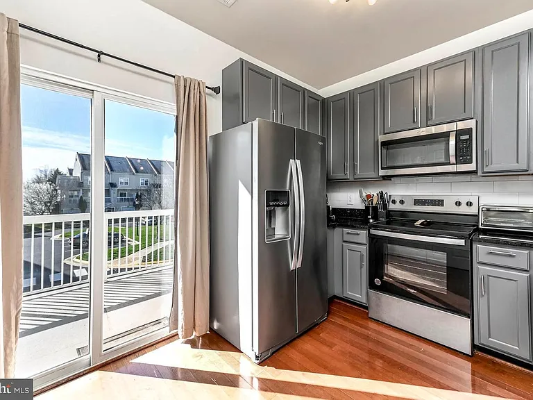 42526 Mayflower Ter — Photo 3