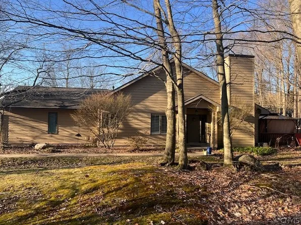 3294 Walden Oaks Blvd, Cortland, NY 13045