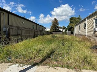 2365 Rousseau St, New Orleans, LA 70130