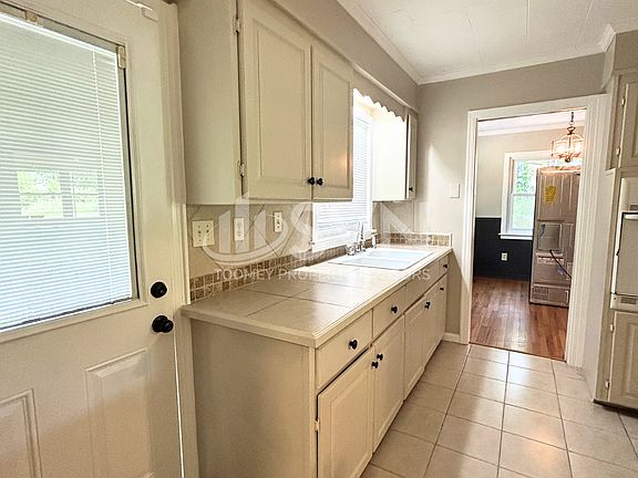 3rd image of 2913 Riverside Dr Unit A