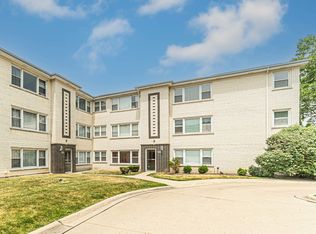 5236 N Potawatomie St #301, Chicago, IL 60656