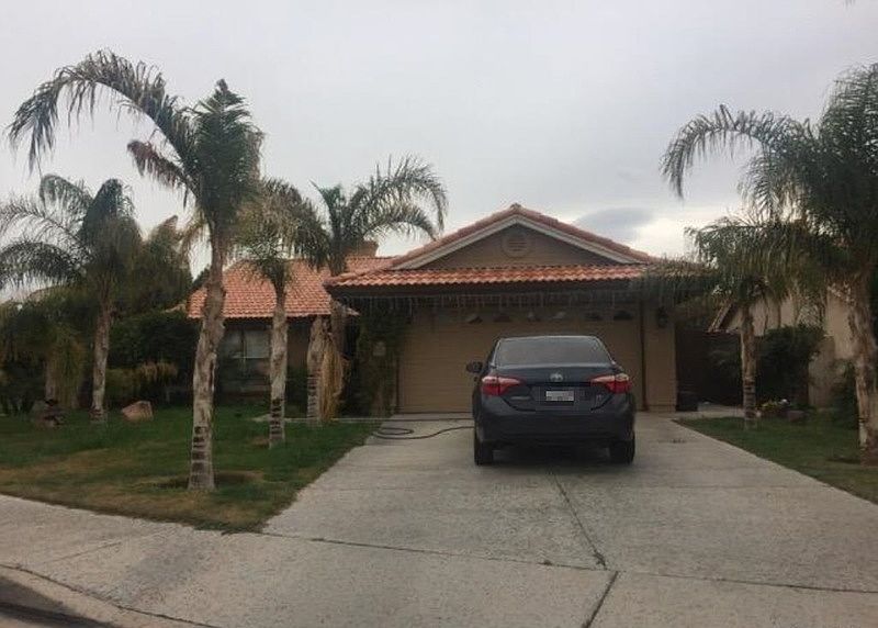 1st image of 576 Larkspur Ln