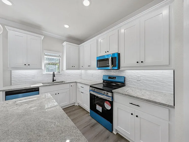 284 Stoneykirk Dr — Photo 3