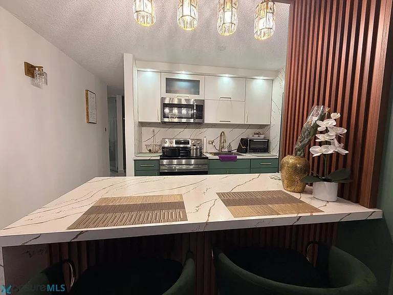 82 Calle Almeida — Photo 3