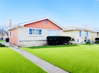 7435 N Kedvale Ave, Skokie, IL 60076