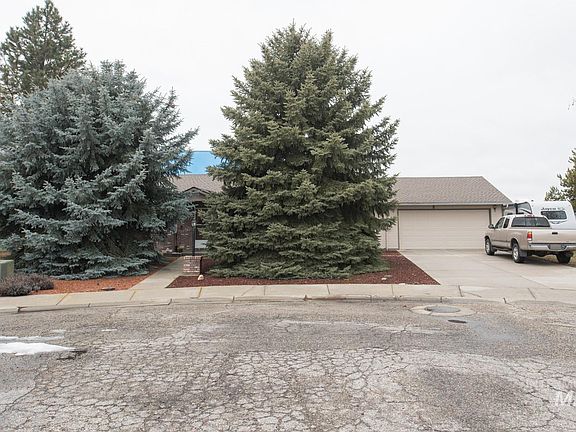 2nd image of 1420 Loraine Cir