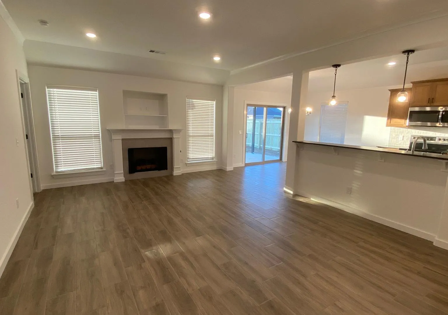 3 bed, 1358 sqft, $1,700 — Photo 2