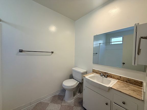 4th image of 4855 Lexington Ave #101