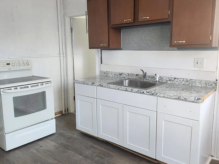 157 Center St — Photo 5