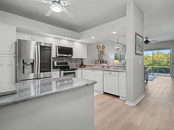 4th image of 206 Newport Dr APT 803