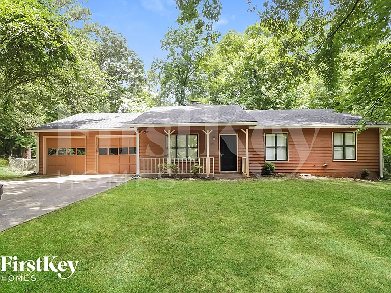1049 Rolling Green Dr — Photo 1