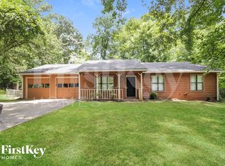 1049 Rolling Green Dr, Acworth, GA 30102