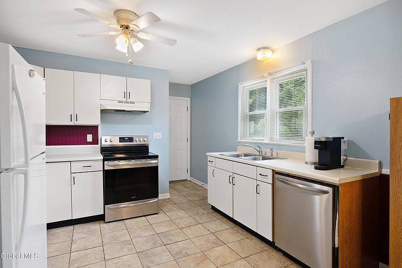 3rd image of 31 Crooked Street