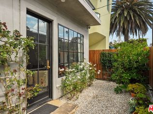 207 Entrada Dr, Santa Monica, CA 90402