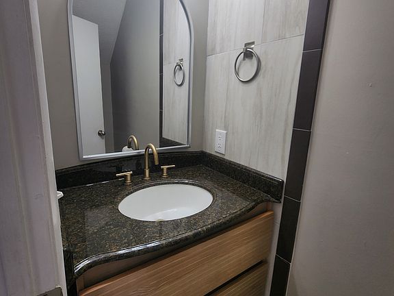 3rd image of 1321 Autumn Ave #1