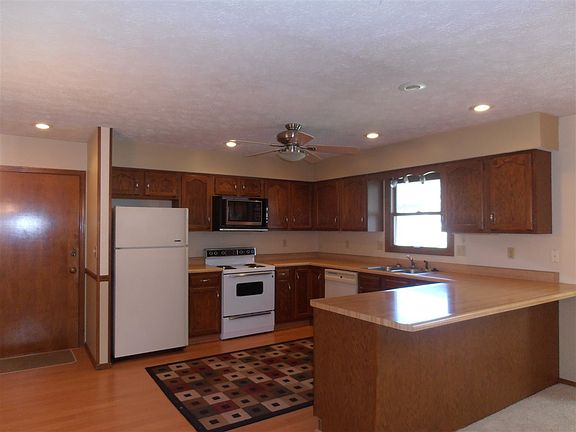 3rd image of 2215 E Arden Dr