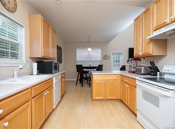 3rd image of 506 Gillcreek Ct