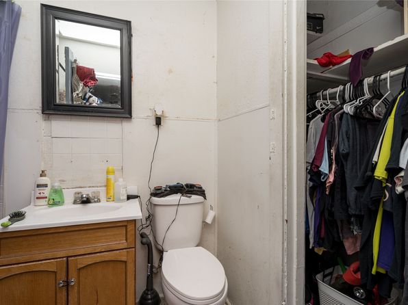 des-moines-iowa-251547626 picture