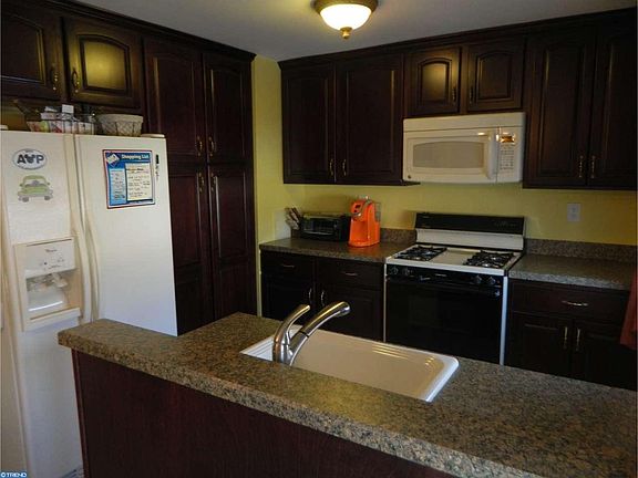 5th image of 3812 Patrician Dr