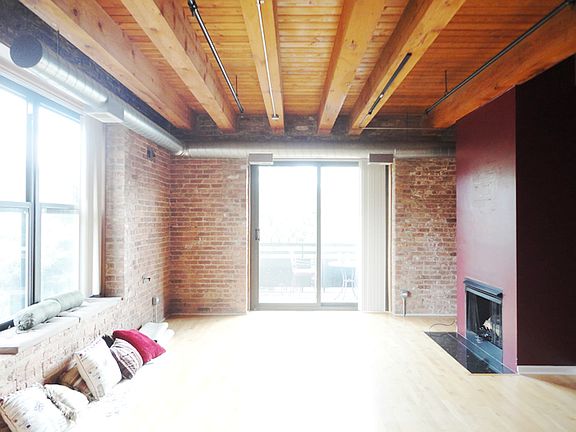 3rd image of 1735 W Diversey Pkwy APT 201