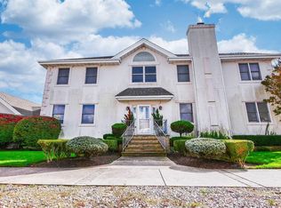 102 S Surrey Ave, Ventnor, NJ 08406