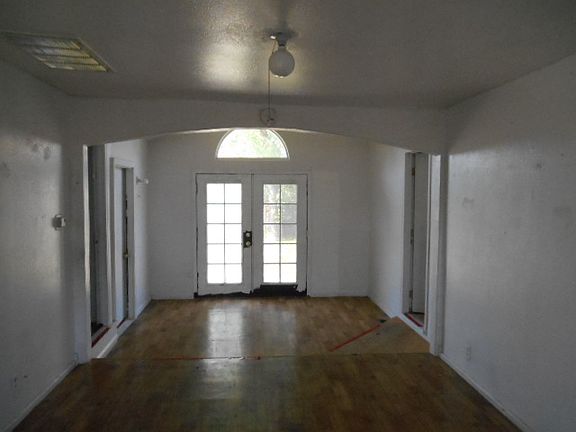 5th image of 205 2nd Ave N