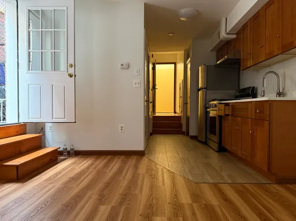 1017 Spring Garden St #2R, Philadelphia, PA 19123