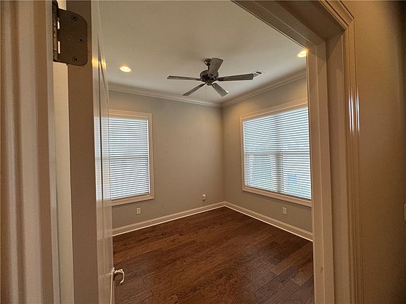 4th image of 3012 Lakewood Ln
