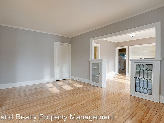 4th image of 352 Cretin Ave N APT 4