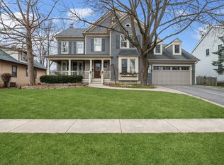 607 Lange Ct, Libertyville, IL 60048