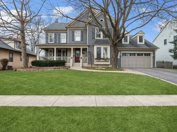 607 Lange Ct, Libertyville, IL 60048