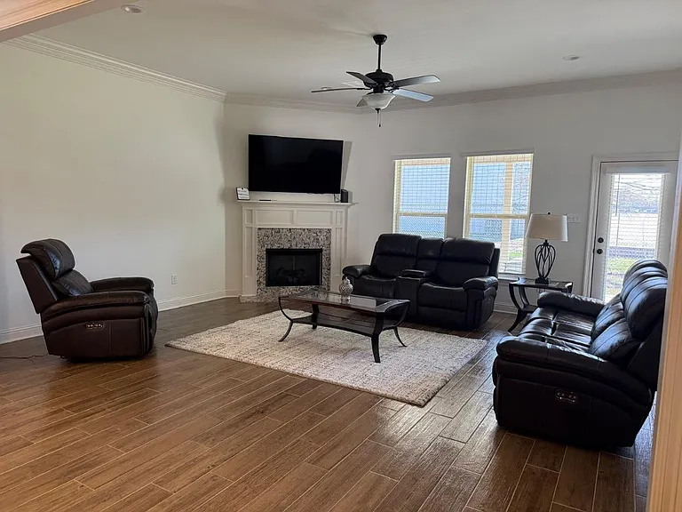 103 Mesquite St — Photo 8