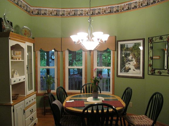 breakfast room