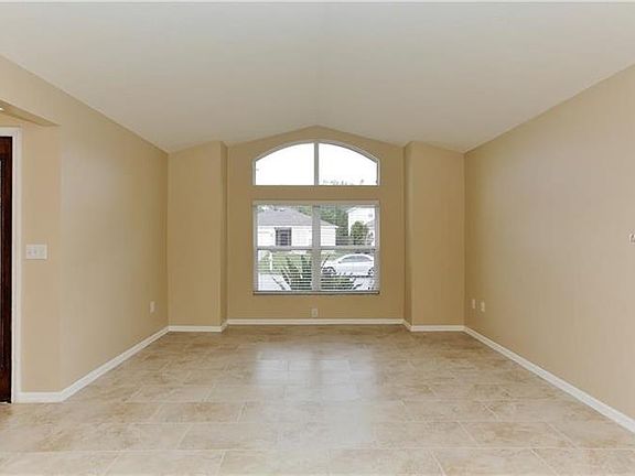 4th image of 25113 Hyde Park Blvd