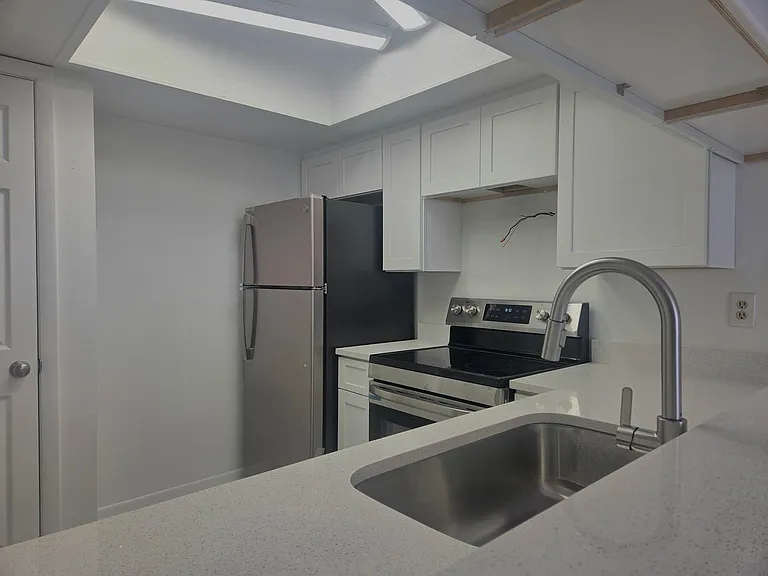1902 Crystal Grove Dr — Photo 7