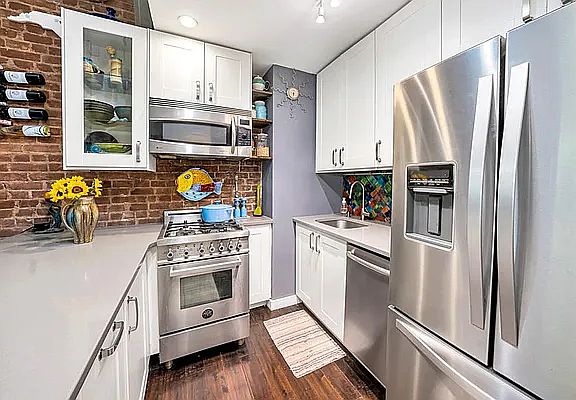 5th image of 111 W 70th St APT 1