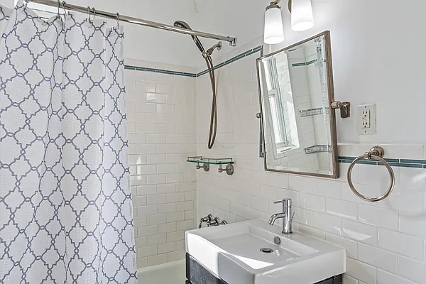 Bathroom, photo 1