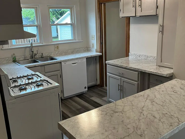 233 Superior St — Photo 8