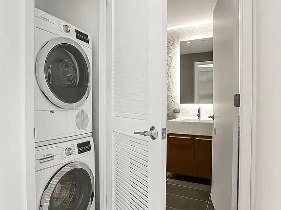 5th image of 75 Park Ln APT 308