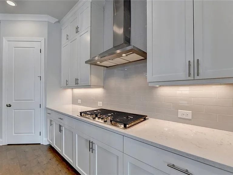 4536 Molder Dr — Photo 32