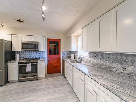 2nd image of 4870 Cocoanut Dr