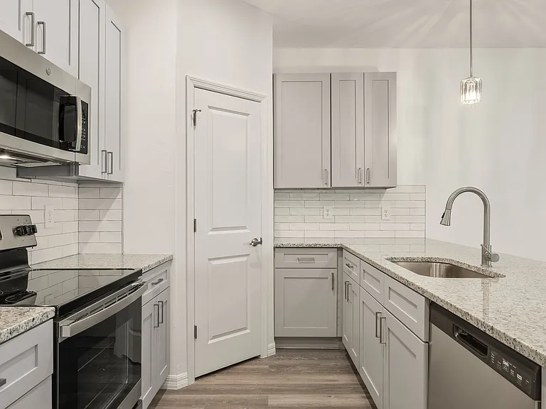 1070 Nomad Rd #1070 — Photo 4