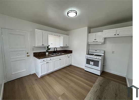 5th image of 1617 E 113th St