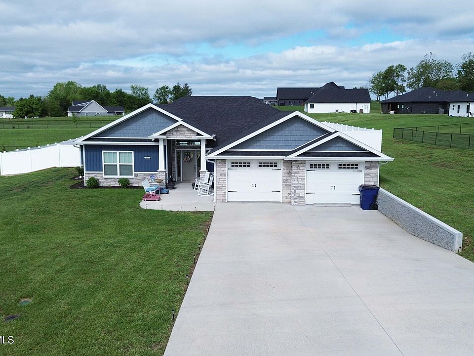 1st image of 215 Carel Rd
