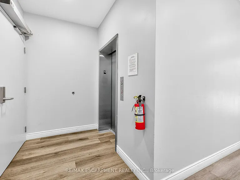 261 King St E #302 — Photo 6