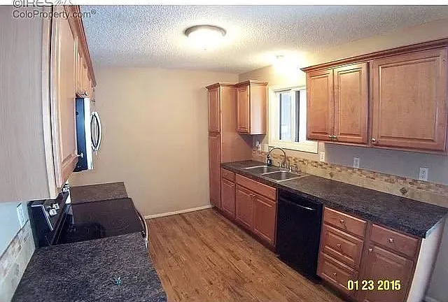 1441 Avondale Pl — Photo 4