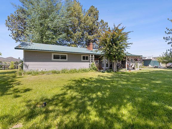 4th image of 2602 NE Sunrise Ln