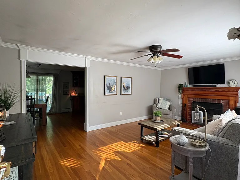 76 Lafayette Dr — Photo 2