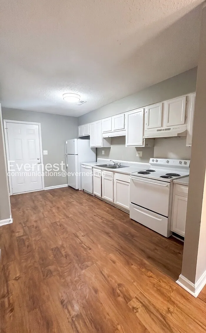 2 bed, 1.0 bath, 825 sqft, $795 — Photo 3