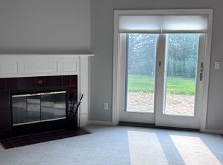 87 Bridgewood Ln, Watervliet, NY 12189